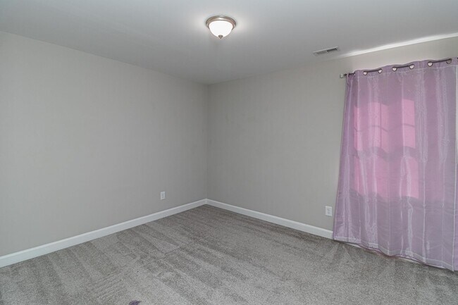 Building Photo - SPACIOUS 2-Story Home in Pikeville School ...