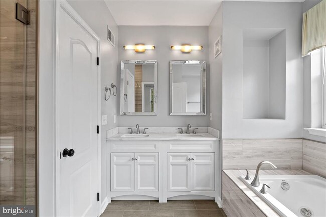 Building Photo - 12432 Liberty Bridge Rd