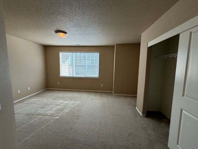 Building Photo - g434