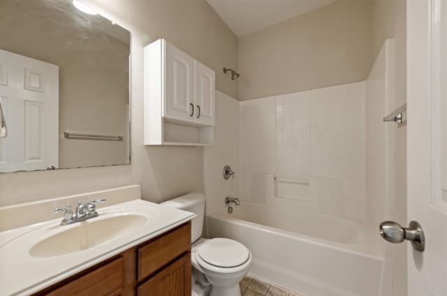 Building Photo - 1415 Ravenwood Dr