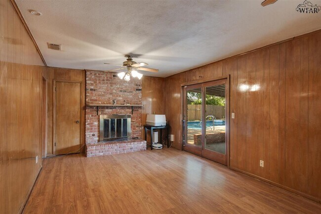 Building Photo - 2406 Picadilly Ln