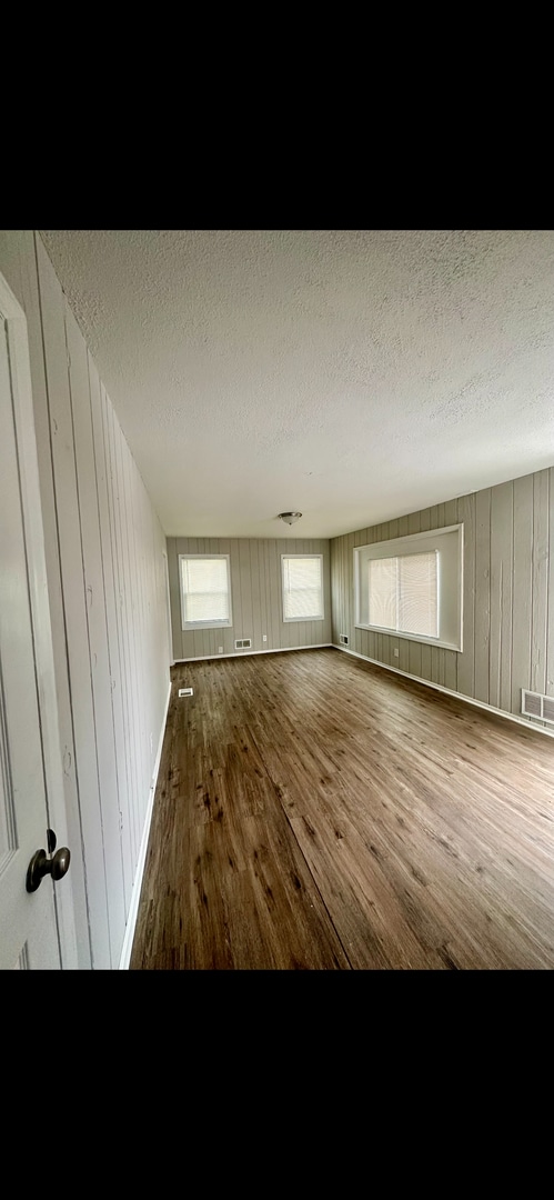 Building Photo - Cute Three bedroom house available Now!!!!