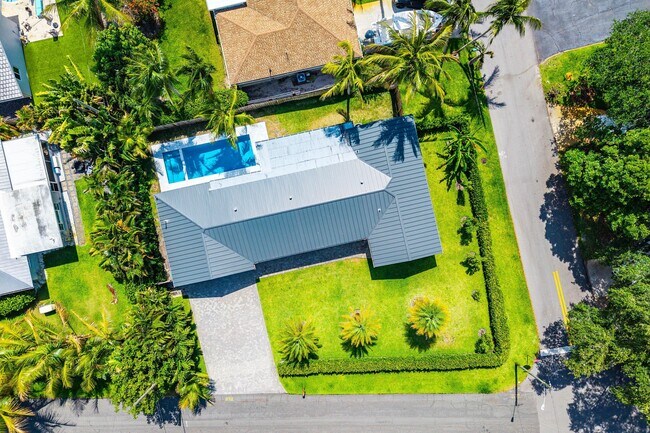Building Photo - 2866 SW 8th St