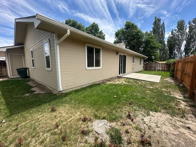 Building Photo - Residential Living