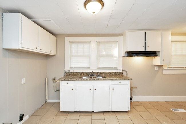 Building Photo - Holiday Special! $250 off First Month's Rent! Renovated Hueytown Charmer – 2 Beds, 1 Bath, Move-I...