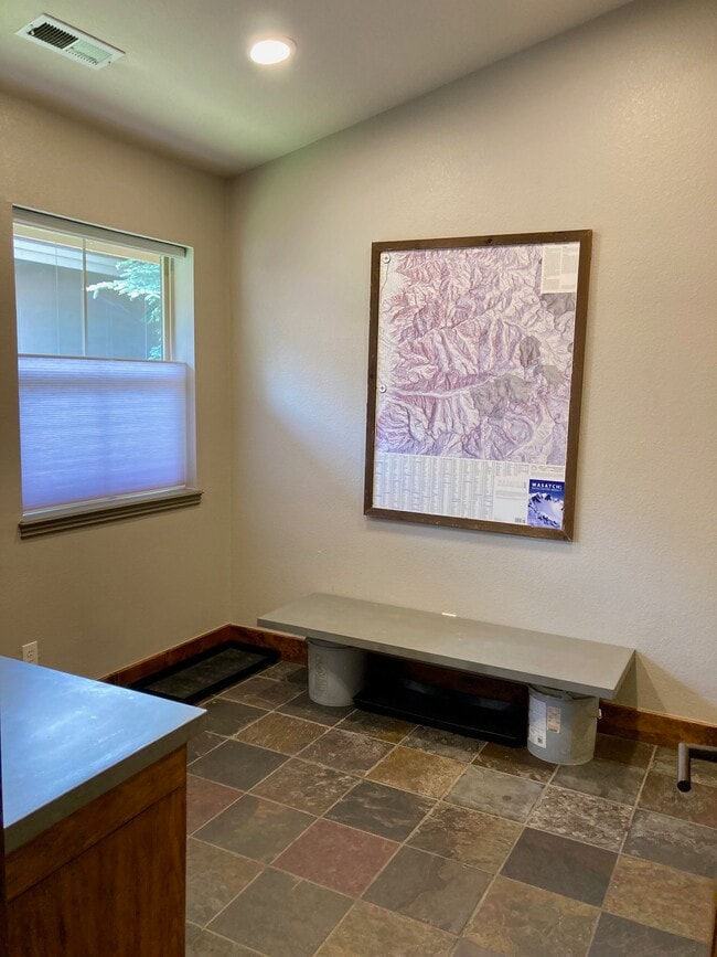 Building Photo - 4087 Worthington Dr