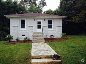 Building Photo - 3 Bedroom 2 Bathroom JUST RENOVATED Lawnca...