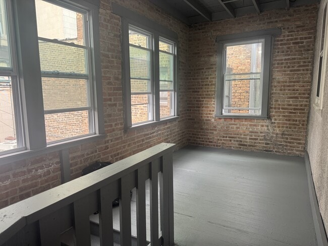 Building Photo - 2062 N Damen Ave