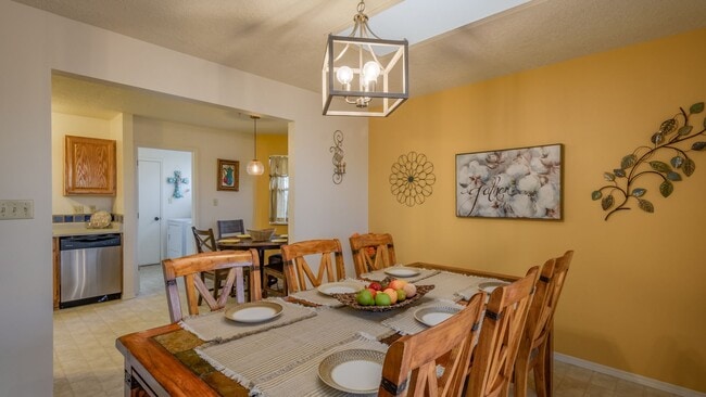 Building Photo - FULLY Furnished Rio Rancho Home, Utilities...