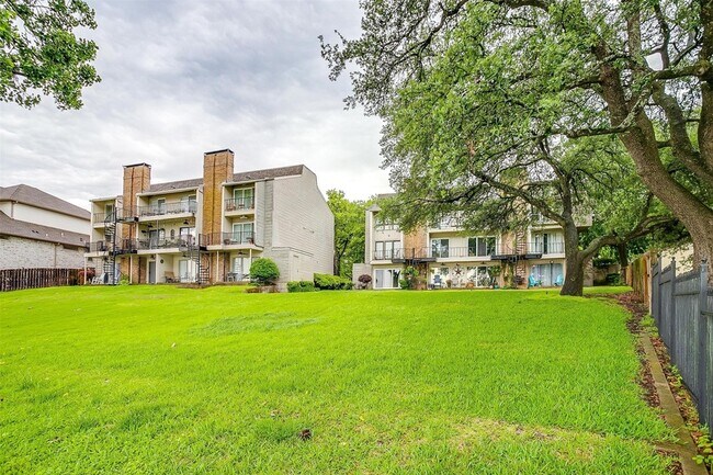 Building Photo - 390 Driftwood Ct