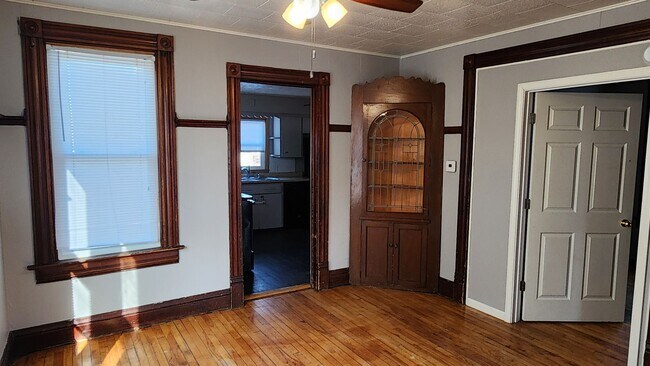 Building Photo - swingmiss