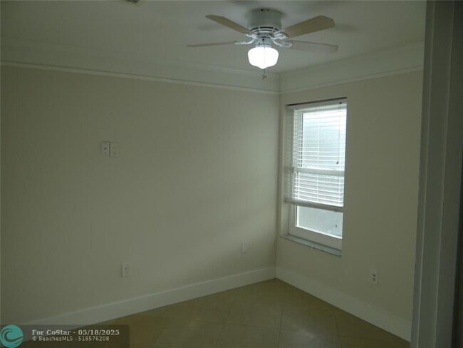 Building Photo - 4036 Eastridge Cir