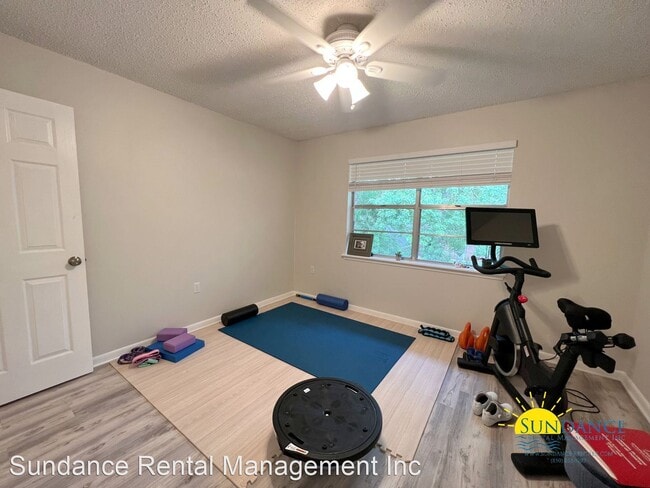 Building Photo - 3 br, 2 bath House - 611 Colonial Drive #8