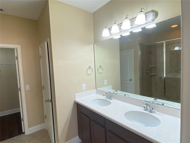 Building Photo - 1024 Parma Cir