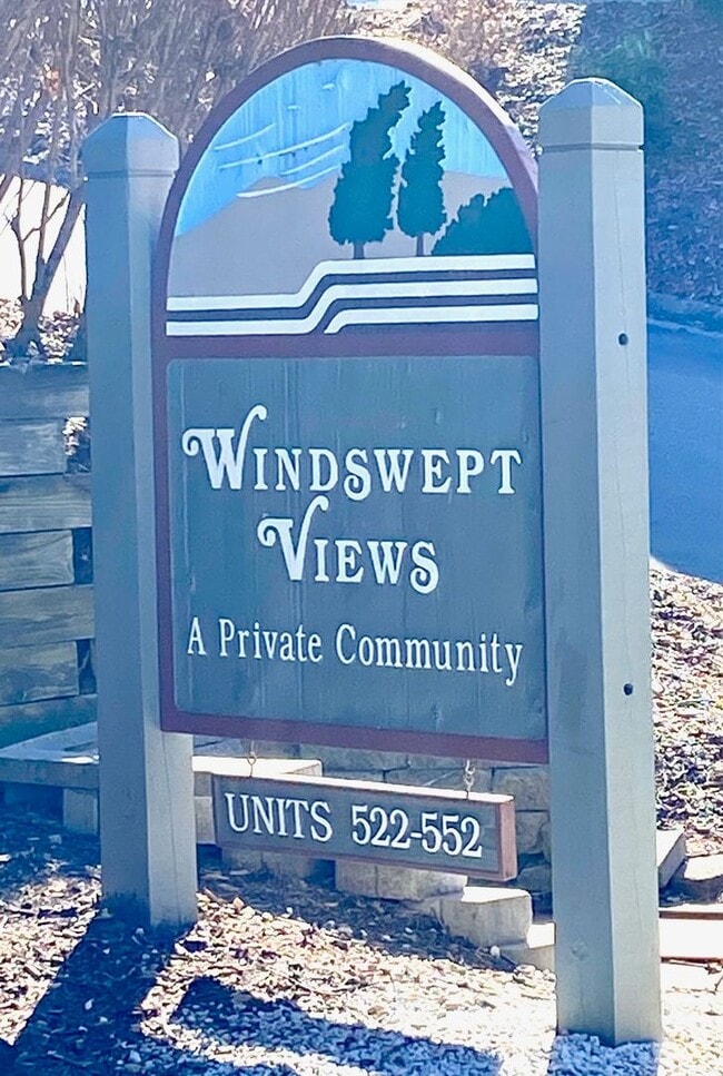 Building Photo - Central AVL Condo - Huge Deck, Views and Community Pool