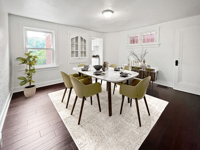 Building Photo - Charming Rowhouse in the Heart of Morningside!