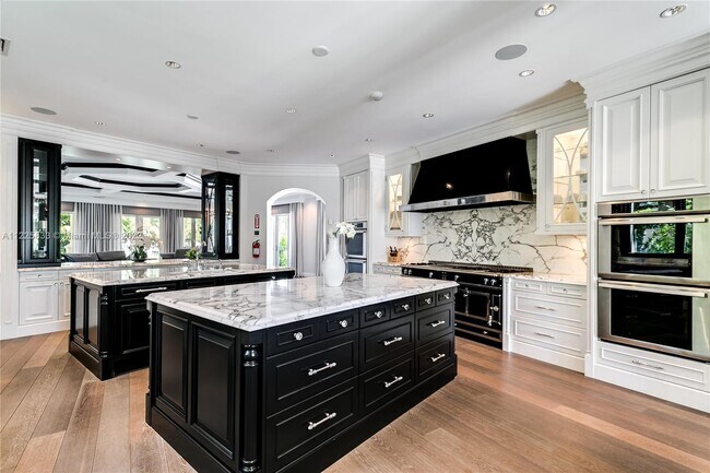 Building Photo - 709 Idlewyld Dr