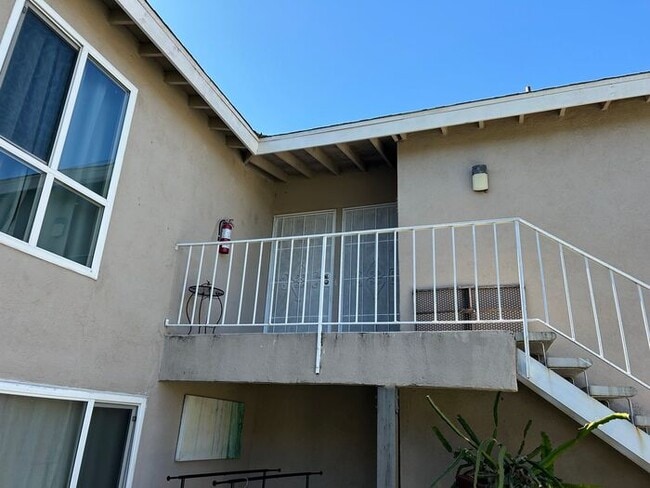 Building Photo - REALLY NICE UPSTRS 1BD 1BA FOR LEASE!