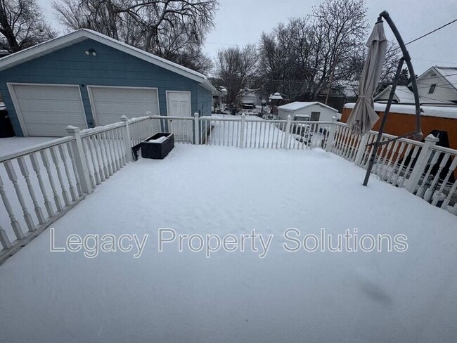 Building Photo - 609 N 13th St