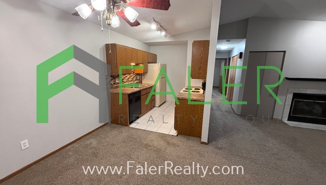 Building Photo - 2nd Floor Condo with Private Entrance