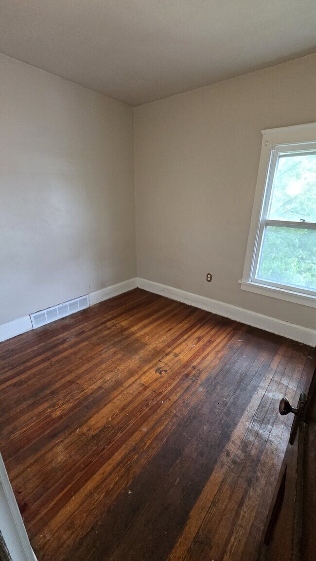 Building Photo - 2 Bed Ready Now