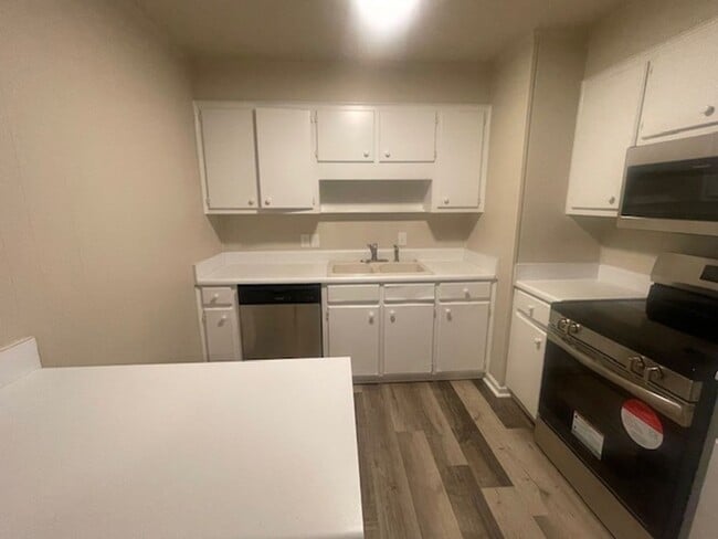 Building Photo - 504 Merrymont Dr