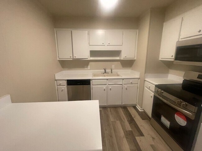 Building Photo - 504 Merrymont Drive
