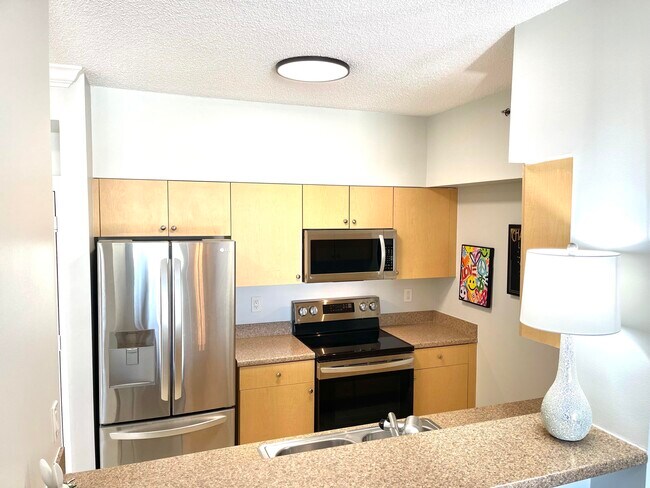 Building Photo - 616 Clearwater Park Rd