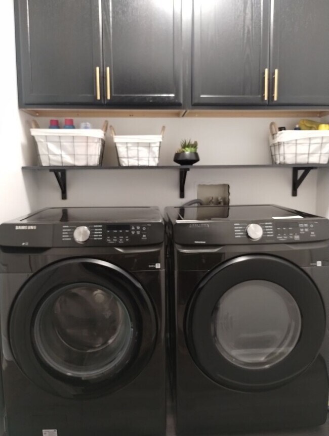 Building Photo - *MOVE IN SPECIAL* $200 off the first full ...