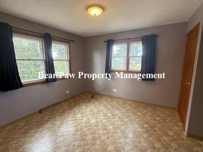 Building Photo - Views for Miles!!