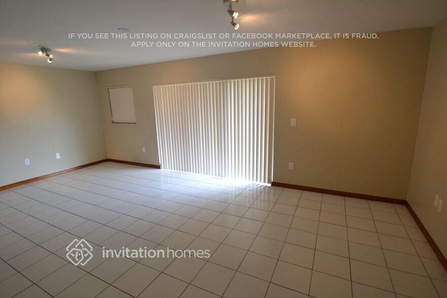 Building Photo - 15411 SW 144th Ave