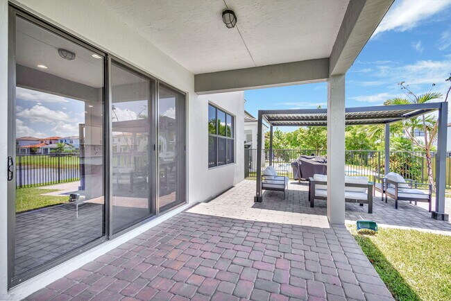 Building Photo - 16608 Cove Rd