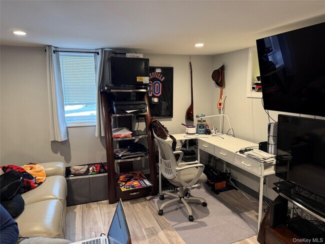 Building Photo - 10 Hillside Terrace