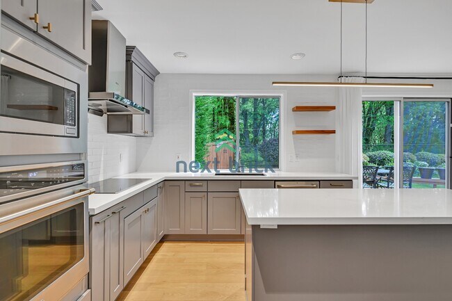 Building Photo - Beautiful Bellevue Single Family Home with 4 Beds + Bonus Room+ Den For Rent