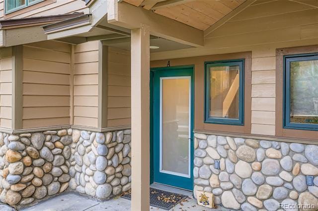 Building Photo - 717 Meadow Dr