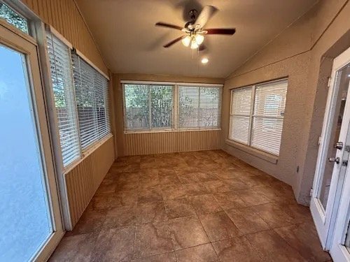 Building Photo - 3148 Seminole Dr