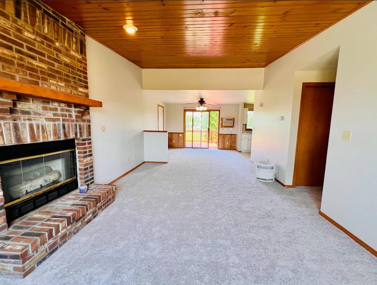 Living Area view to Dining - 2793 Aquarius Rd