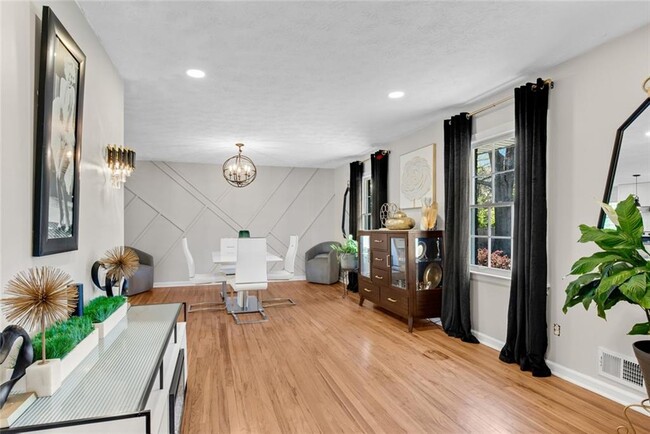 Building Photo - 3941 Forest Dr