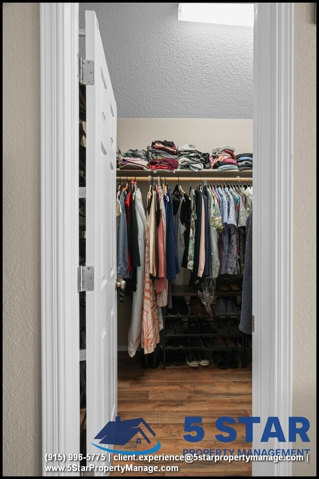 Building Photo - 6052 Bandolero Dr