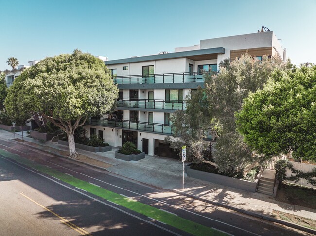 Building Photo - 1115 SM Apartments