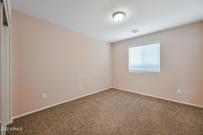 Building Photo - 2185 S Sanders Dr