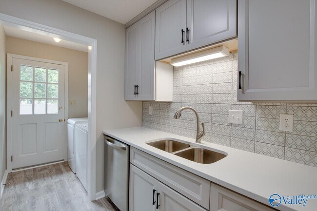 Building Photo - 8146 Oldfield Rd SW