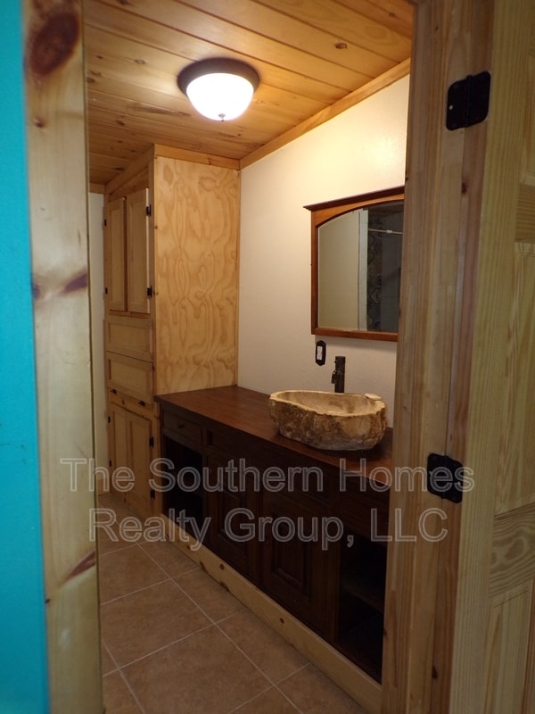Building Photo - 2025 Co Rd 750