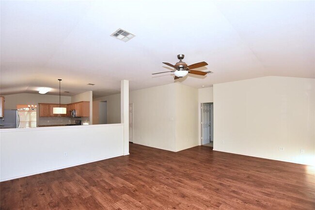 Building Photo - 3305 Stonewall Dr