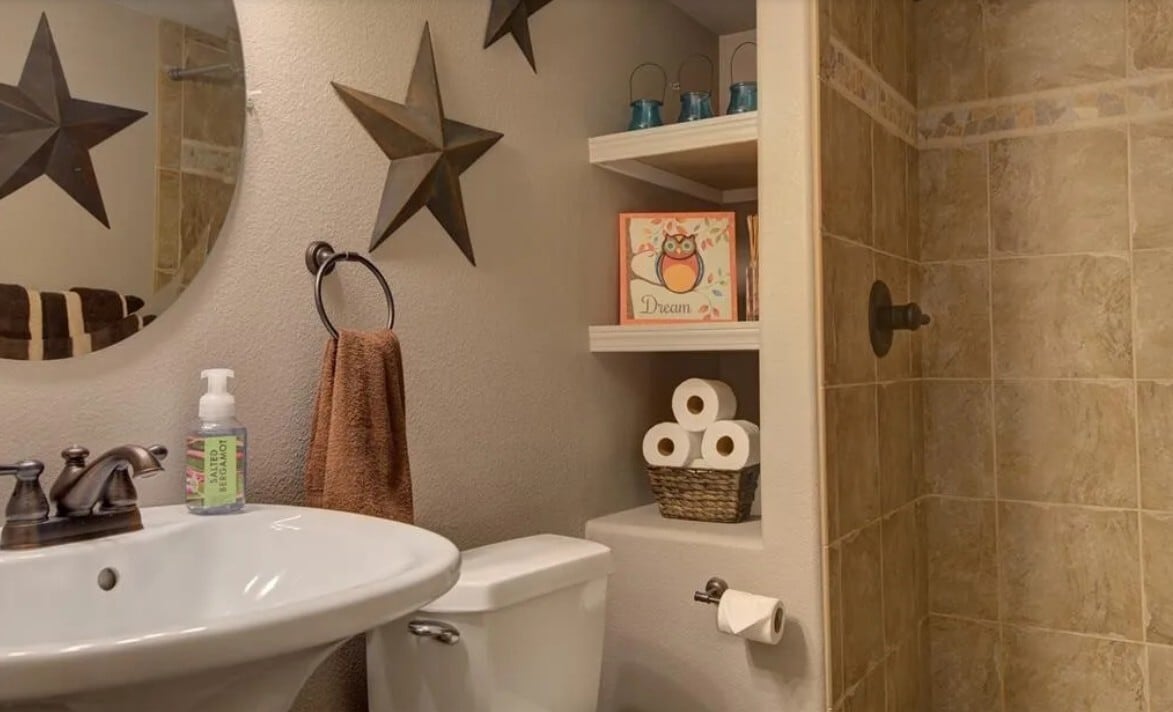 Building Photo - 6151 Oakwood Blvd