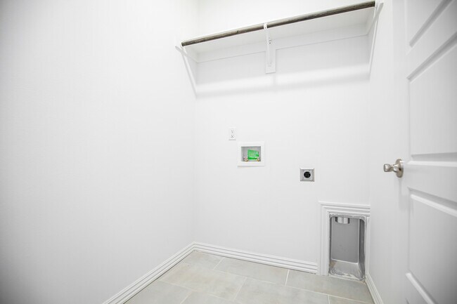 Building Photo - 4307 SW Bison St