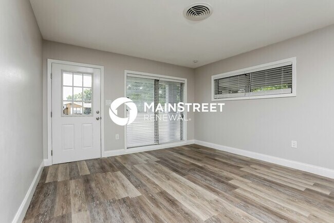 Building Photo - 3 Bedroom Pet-Friendly Home in Mount Dora, FL with Main Street Renewal