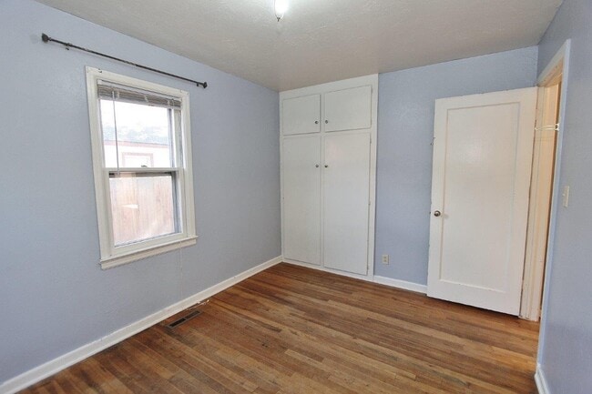 Building Photo - 1605 S Reinhart Dr