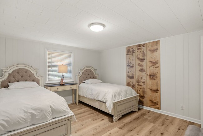 Building Photo - Lake Talquin - LAKEFRONT- Furnished 3 bedr...