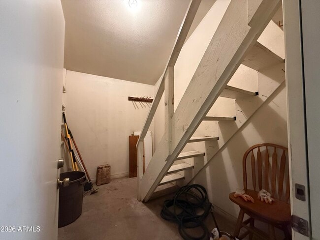 Building Photo - 1753 E Gable Ave